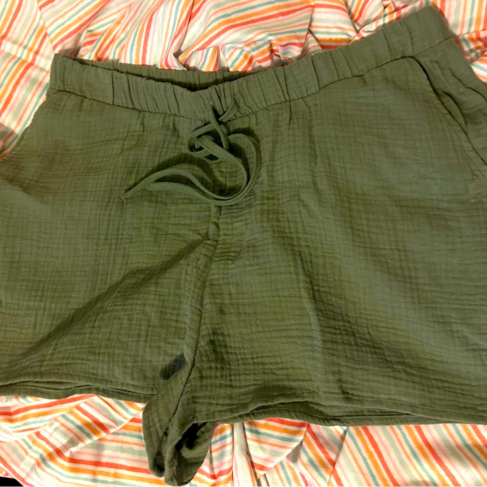 Hippie Rose XL shorts Army green and drawstring